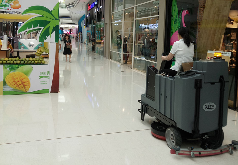 江西大型清潔設(shè)備多功能洗地機(jī)和電動<a href=http://www.clzygzc.com target=_blank class=infotextkey>掃地車生產(chǎn)廠</a>