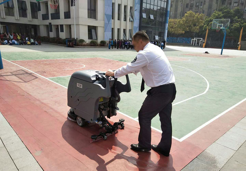 江西大型清潔設(shè)備多功能洗地機(jī)和電動<a href=http://www.clzygzc.com target=_blank class=infotextkey>掃地車生產(chǎn)廠</a>